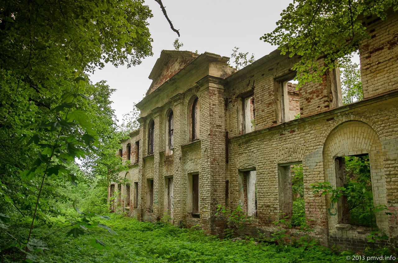 Abandoned estate Islavskoye