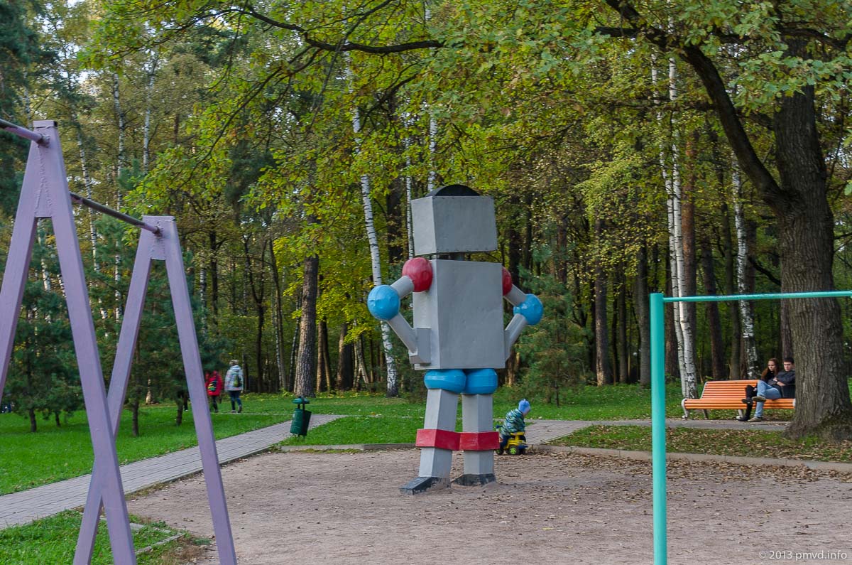 Красногорск. Детский парк Сказочный. Робот