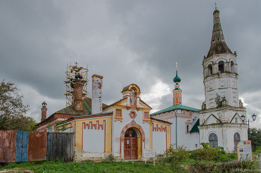 Суздаль. Кремль. Христорождественская и Никольская церкви