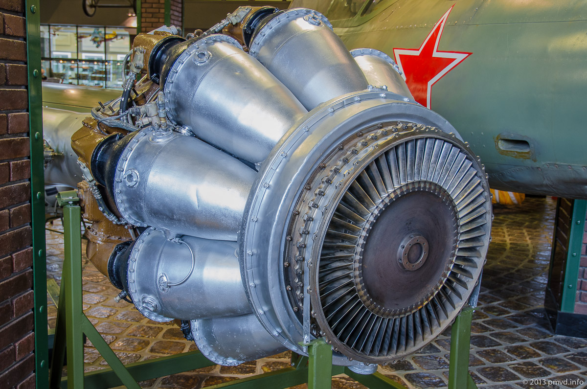 Экспозиция реактивных двигателей в Музее Вадима Задорожного