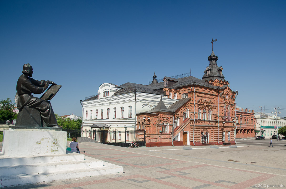 Соборная площадь Владимира